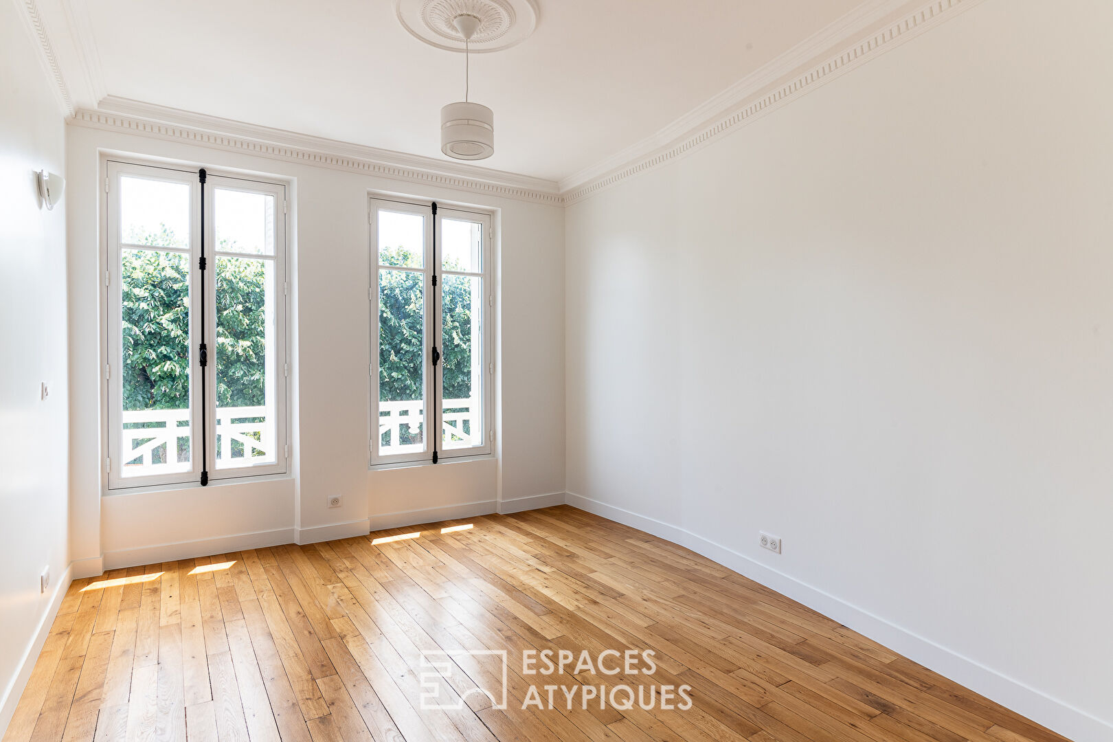 Appartement contemporain avec balcon et verrière en coeur de ville
