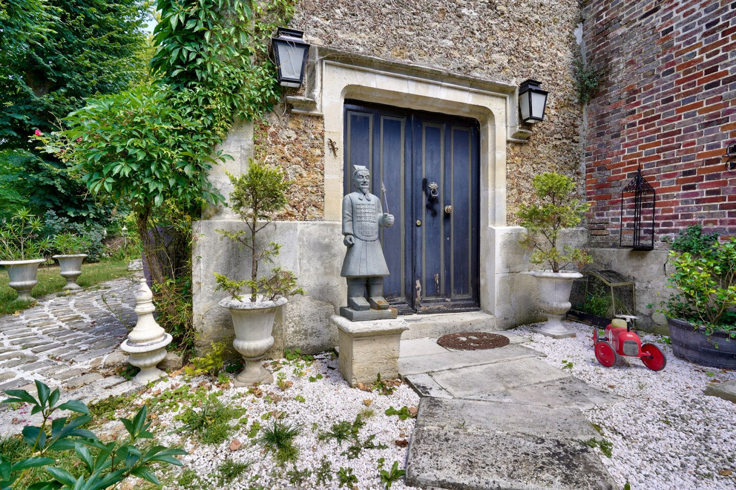 House to be reinvented in the grounds of Château du Piple