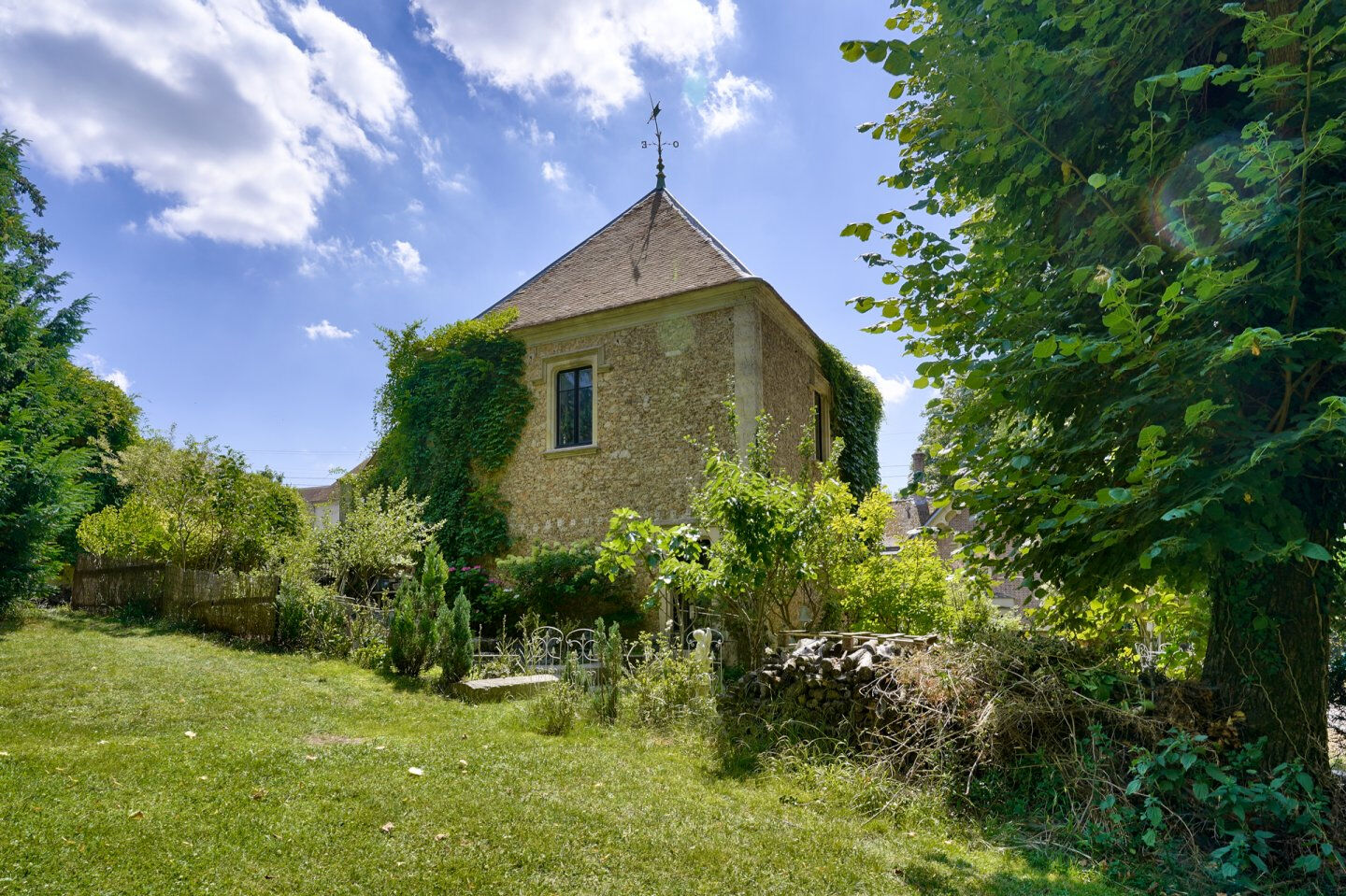 House to be reinvented in the grounds of Château du Piple