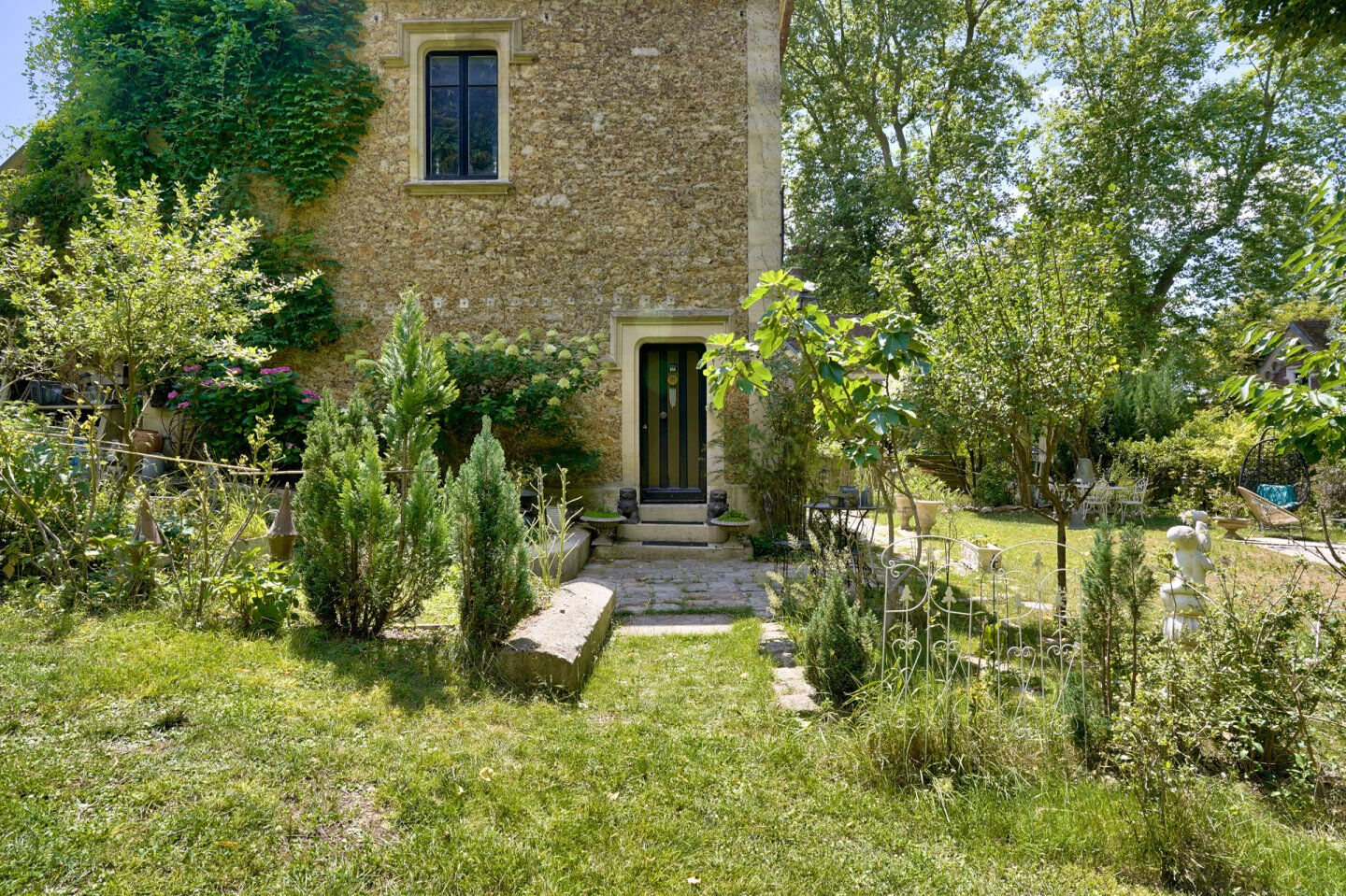 House to be reinvented in the grounds of Château du Piple