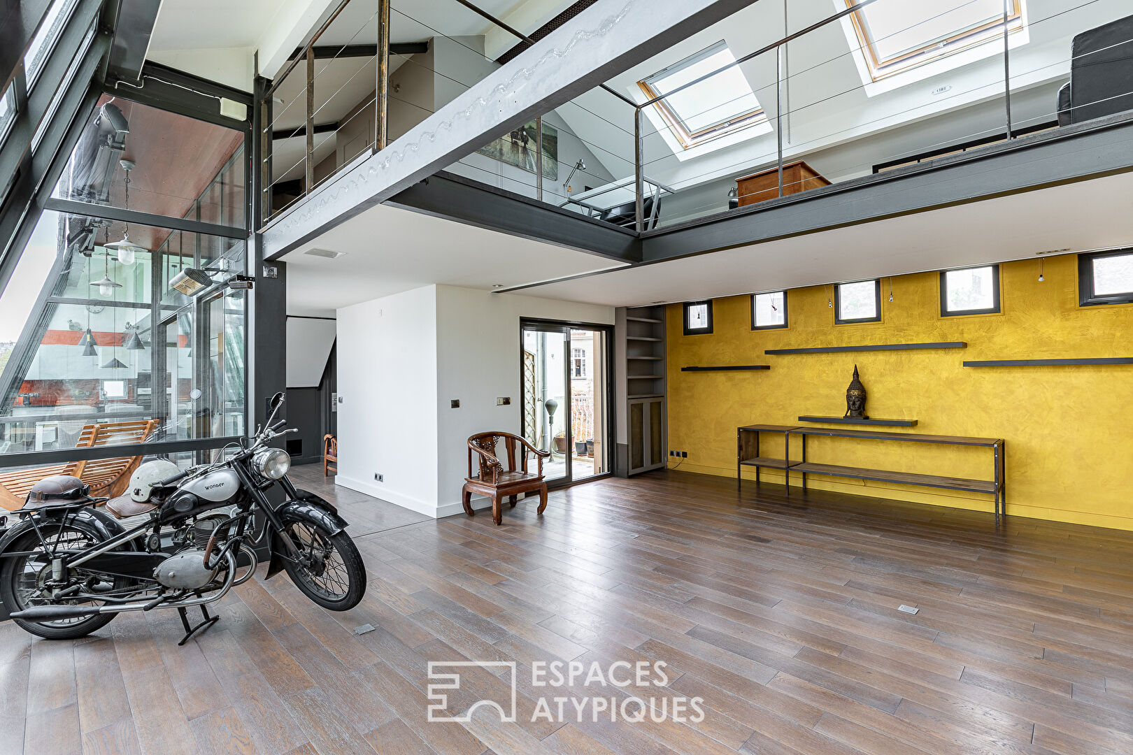 DÉJÀ LOUÉ : Duplex avec verrière et terrasses en dernier étage