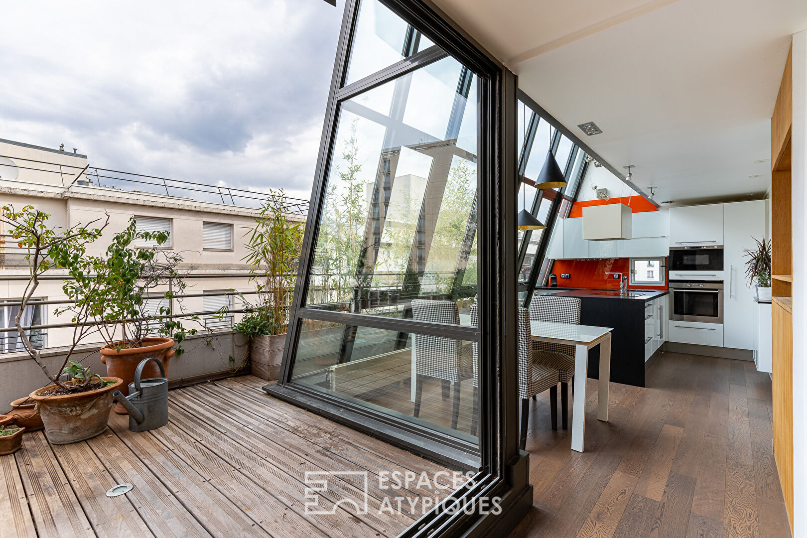 DÉJÀ LOUÉ : Duplex avec verrière et terrasses en dernier étage