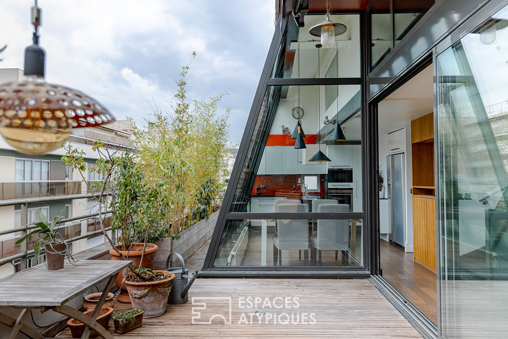 DÉJÀ LOUÉ : Duplex avec verrière et terrasses en dernier étage