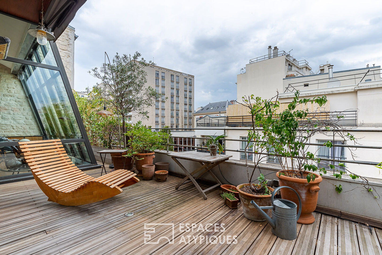 DÉJÀ LOUÉ : Duplex avec verrière et terrasses en dernier étage
