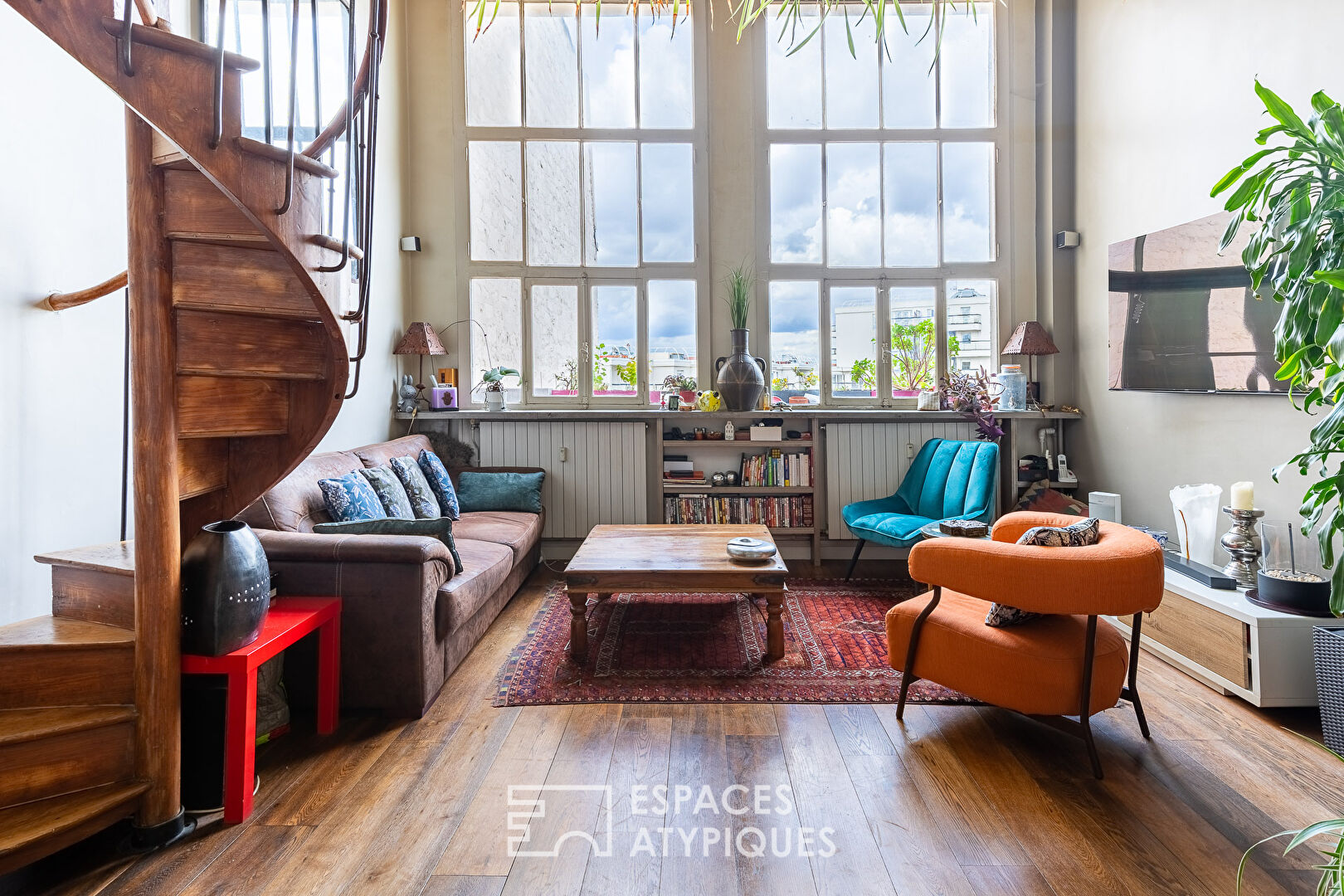 Atelier d’artiste en étage élevé à proximité de Montparnasse