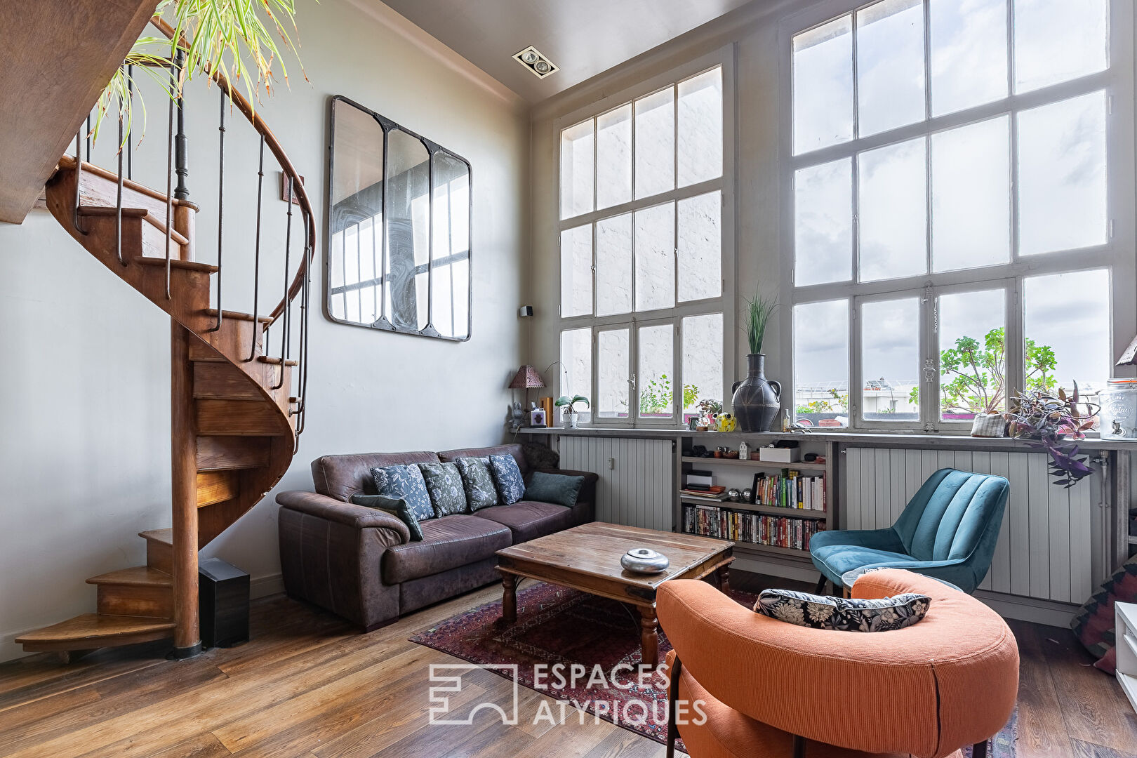 Atelier d’artiste en étage élevé à proximité de Montparnasse