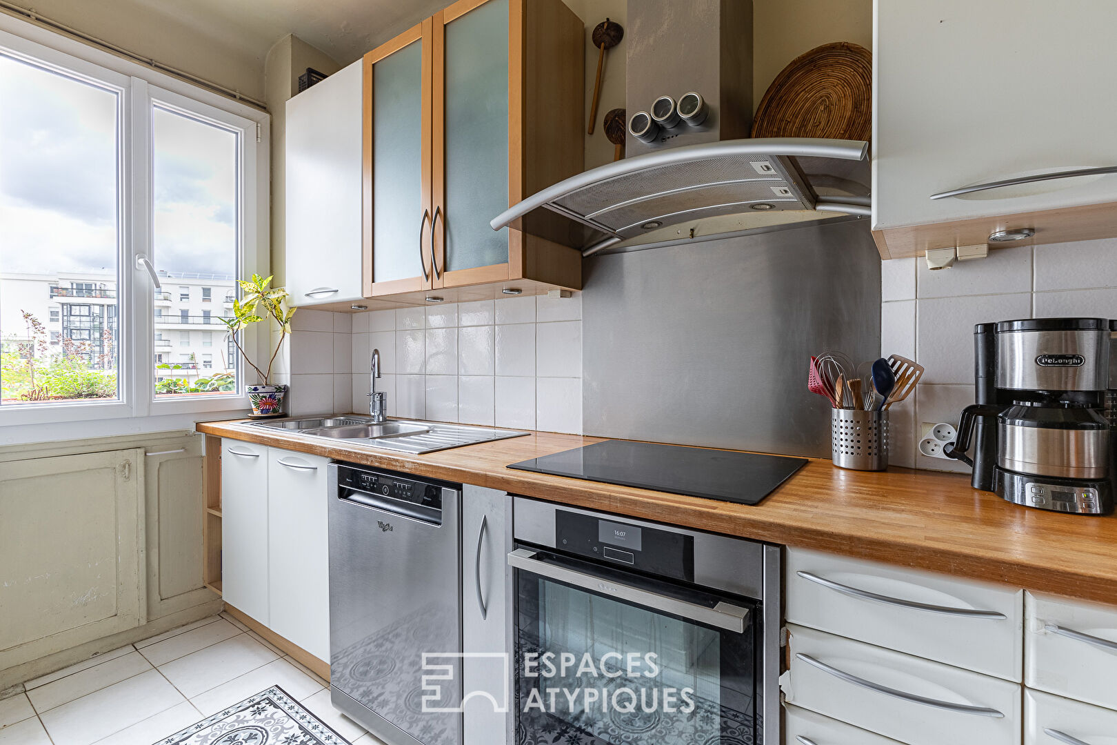 Atelier d’artiste en étage élevé à proximité de Montparnasse