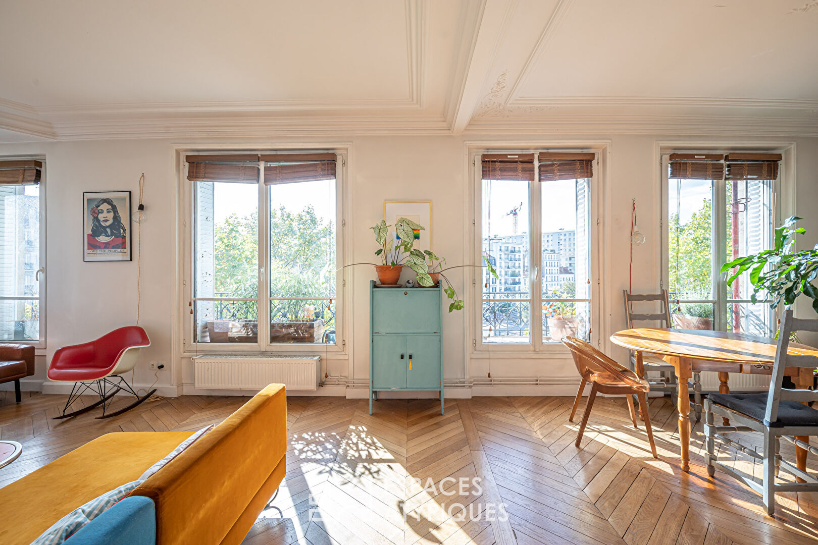 Crossing apartment with open view