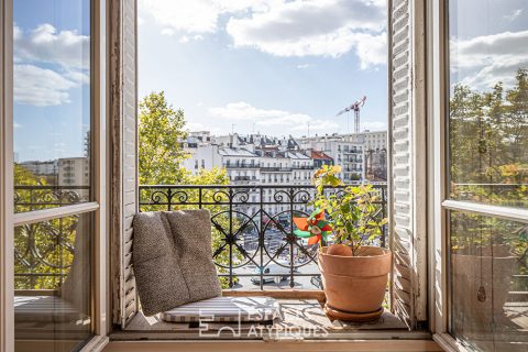 Crossing apartment with open view