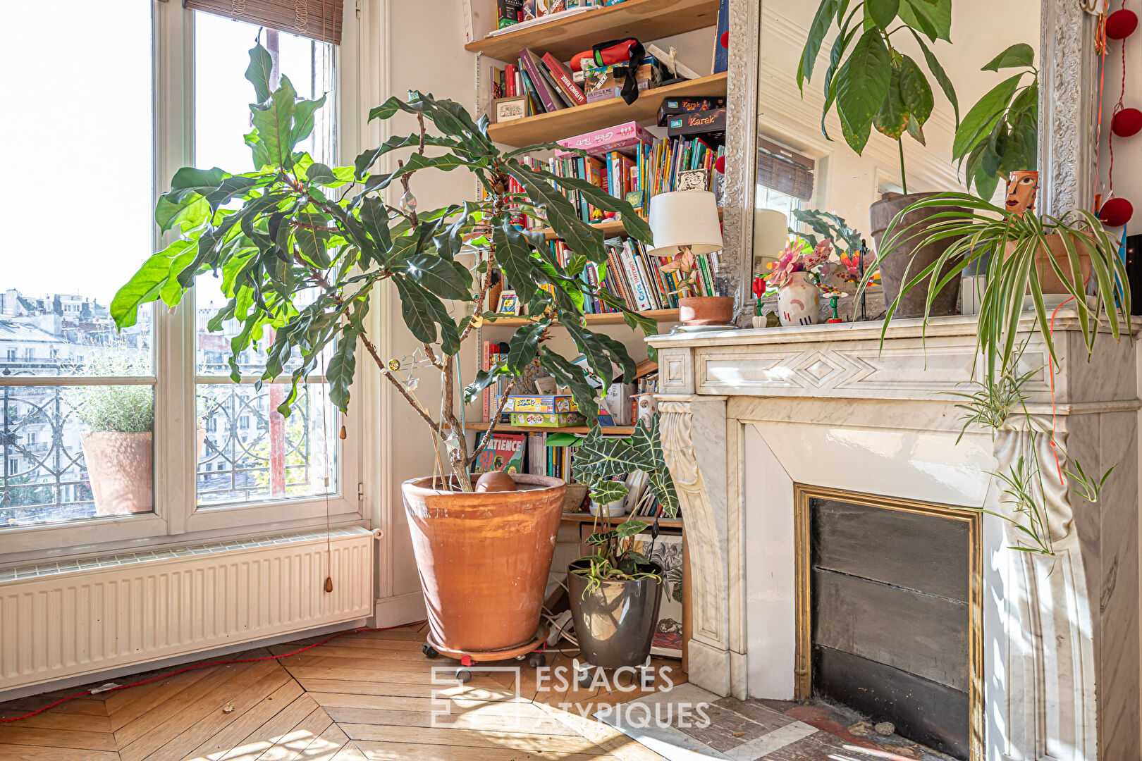 Crossing apartment with open view