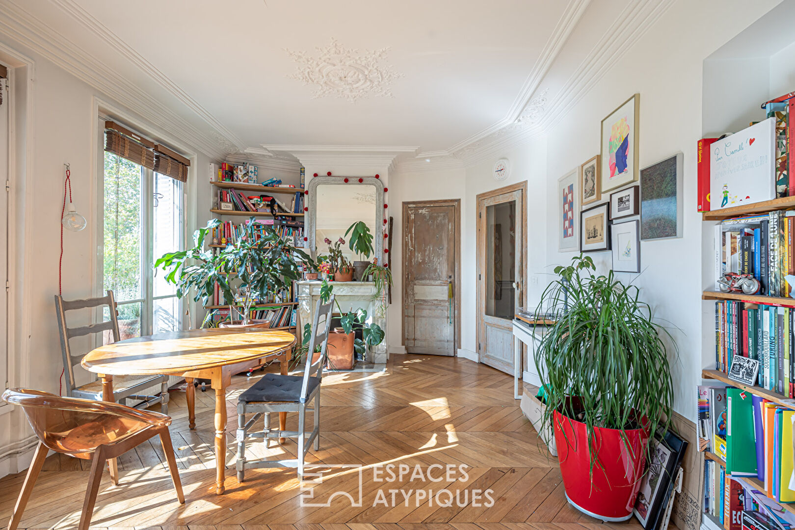 Crossing apartment with open view