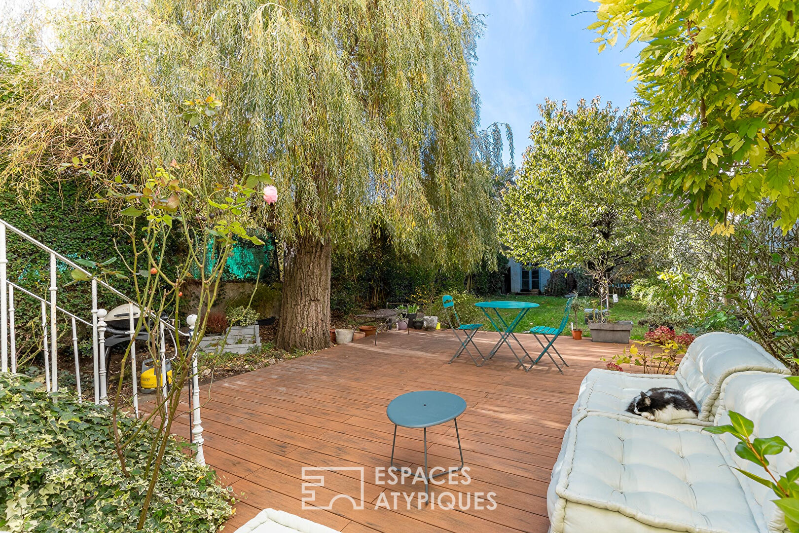 House with garden terrace in the heart of town