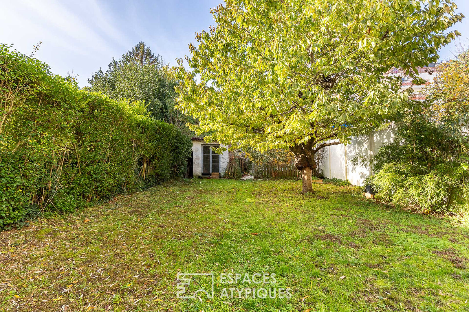 House with garden terrace in the heart of town
