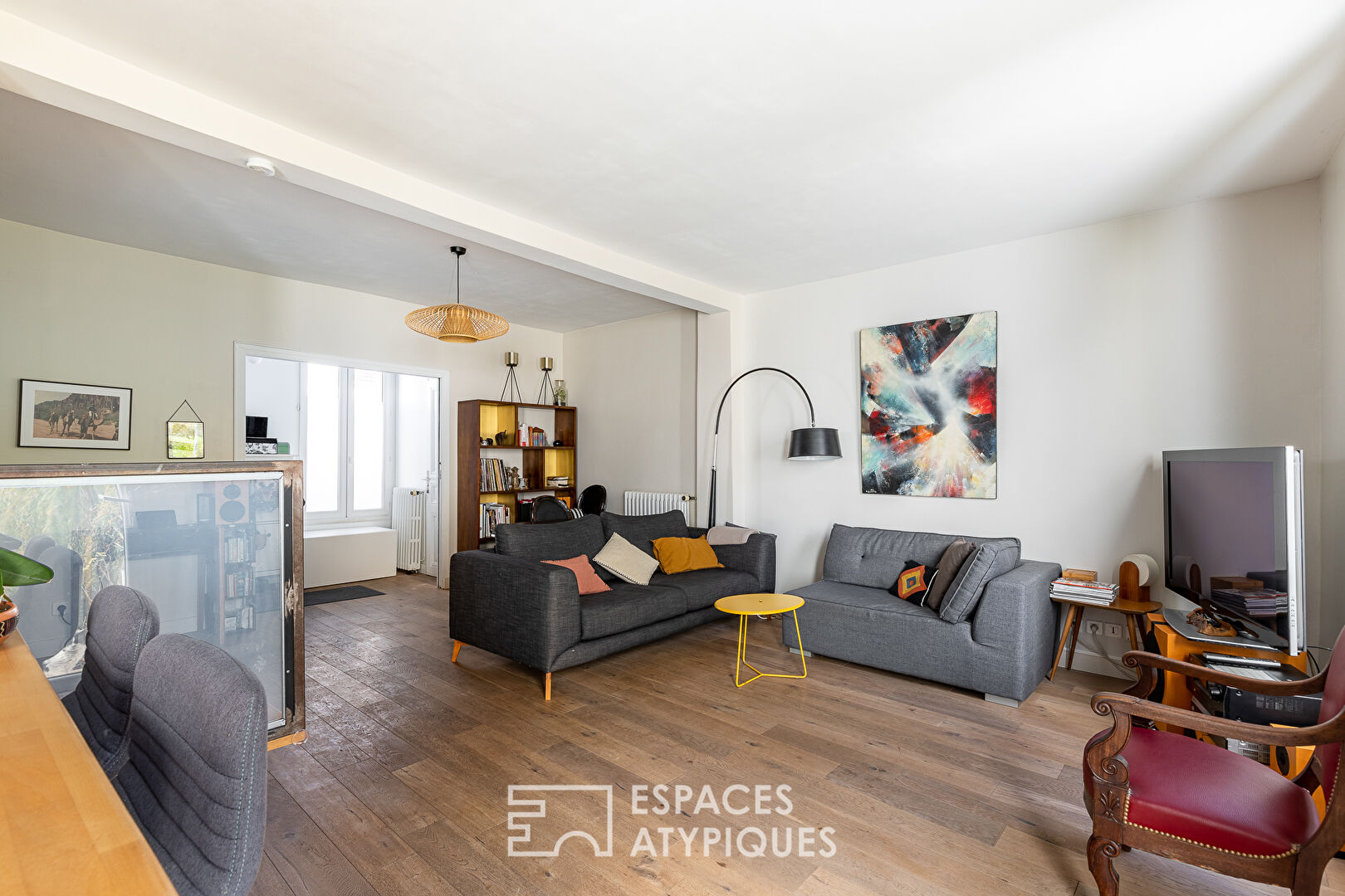 House with garden terrace in the heart of town