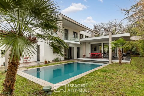 Contemporary with swimming pool in the heart of La Varenne