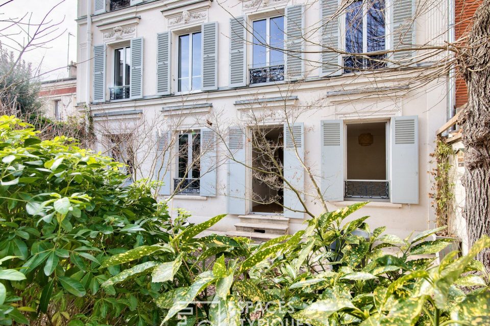 Duplex inversé avec jardin arboré