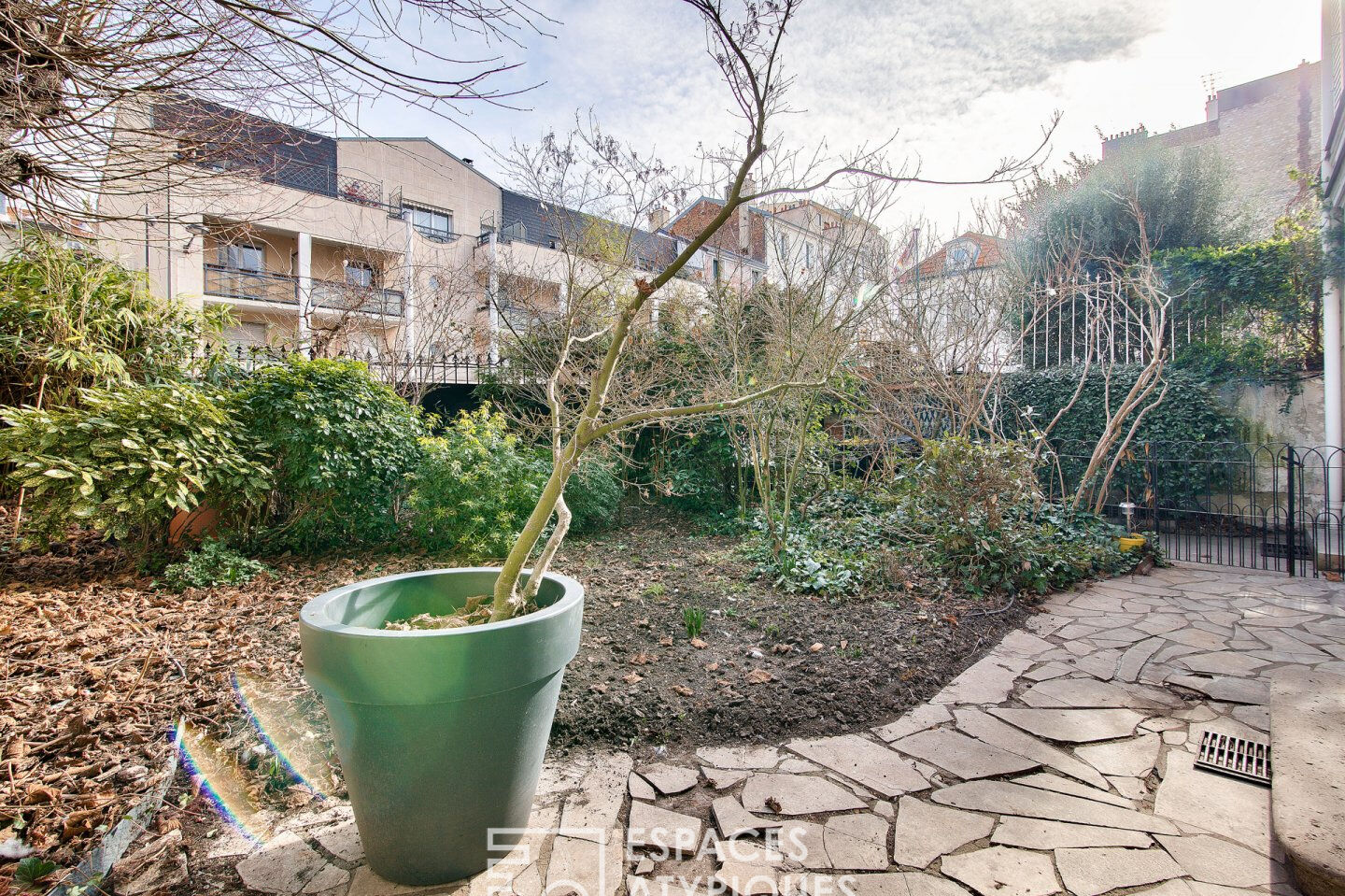 Inverted duplex with garden