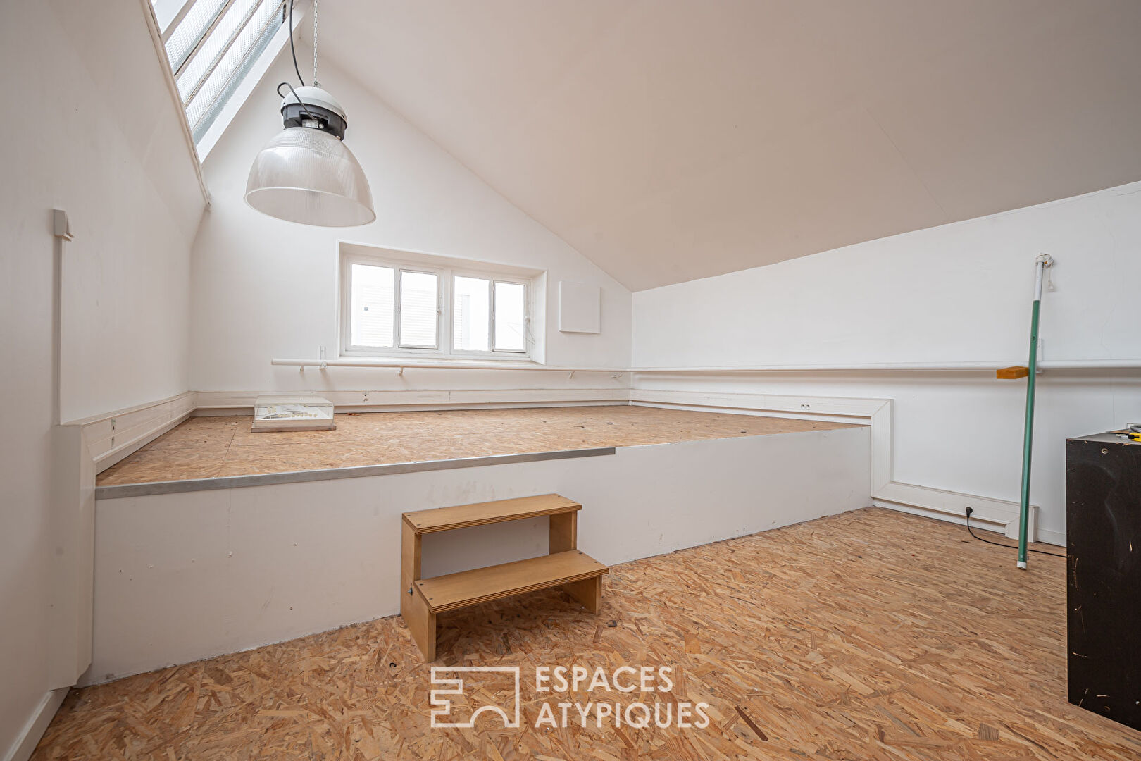 Ancien atelier avec toit terrasse