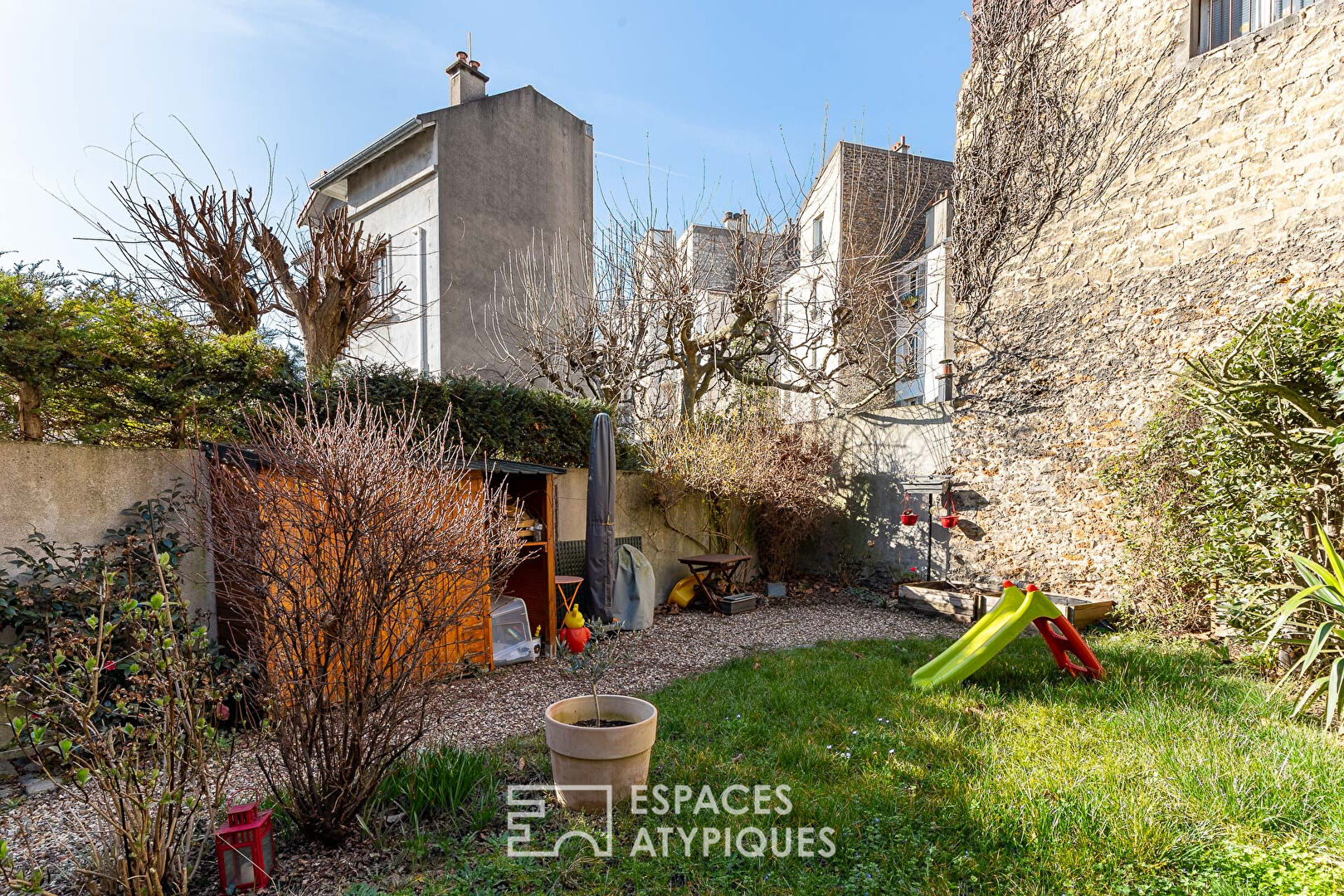 Town house with bourgeois accents
