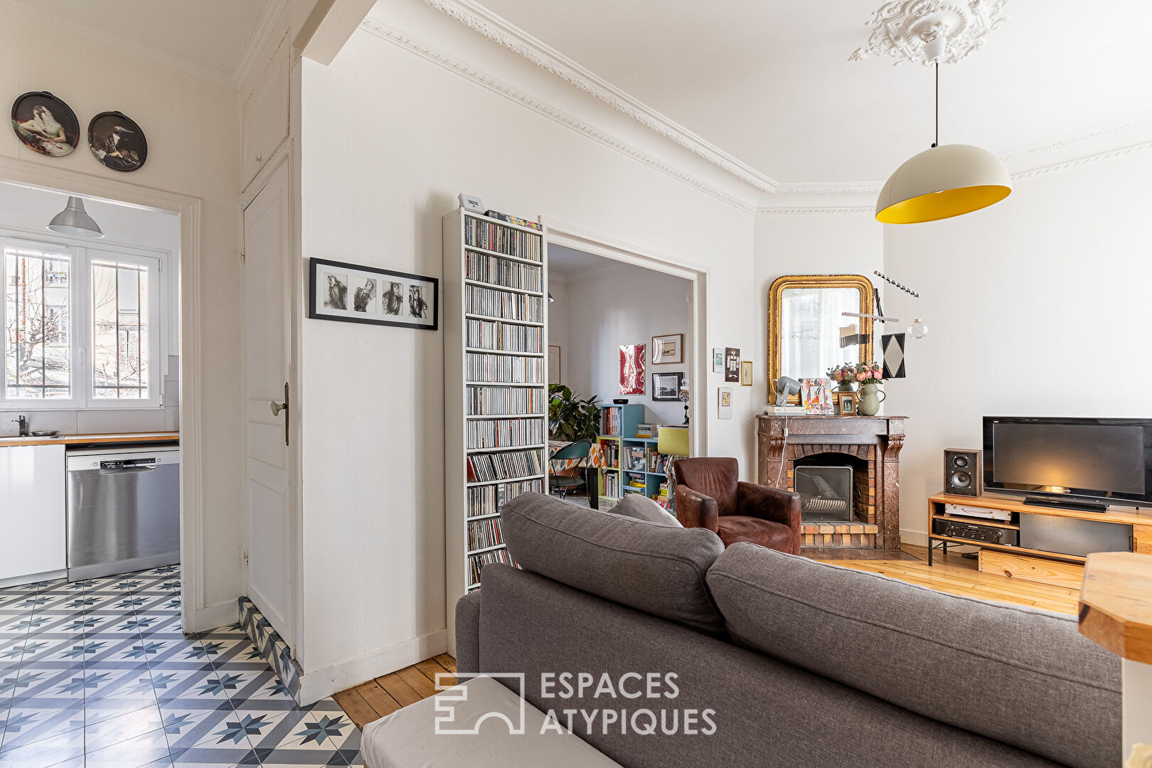 Town house with bourgeois accents