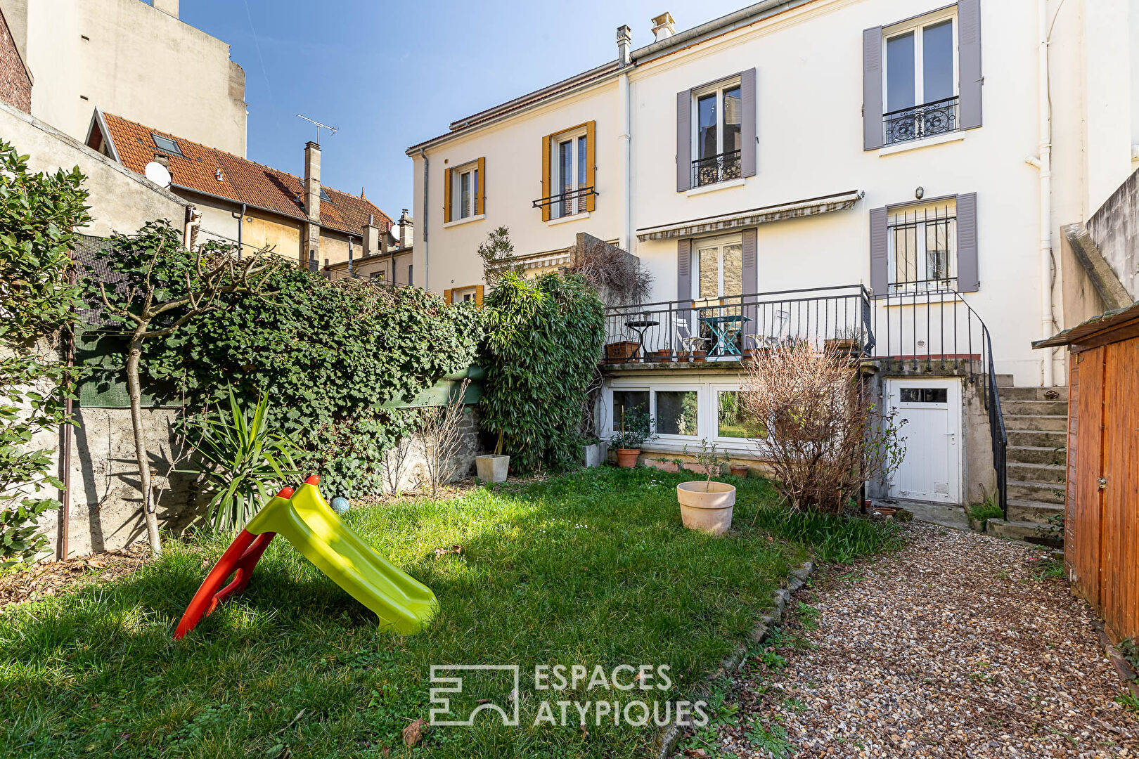 Town house with bourgeois accents