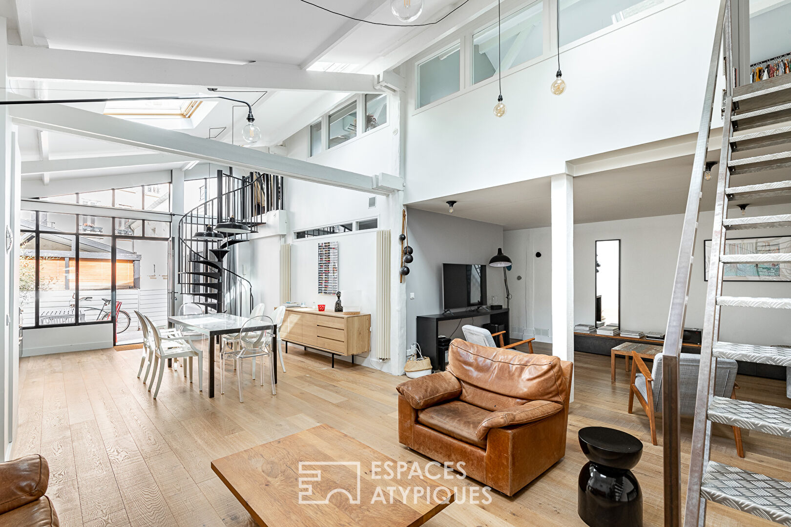 Former cabinetmaker’s workshop transformed into a family loft.