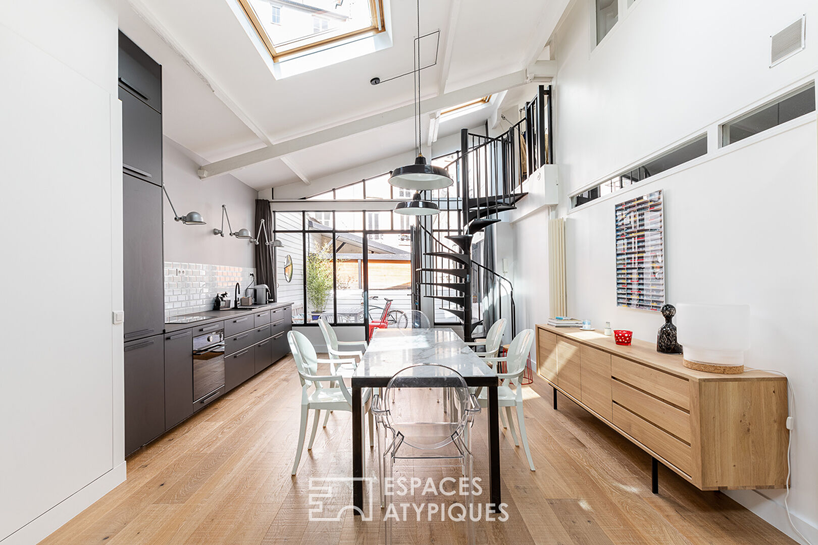 Ancien atelier d’ébéniste transformé en Loft familial.