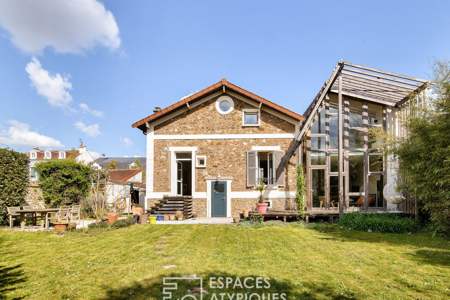 Meulière avec extension contemporaine