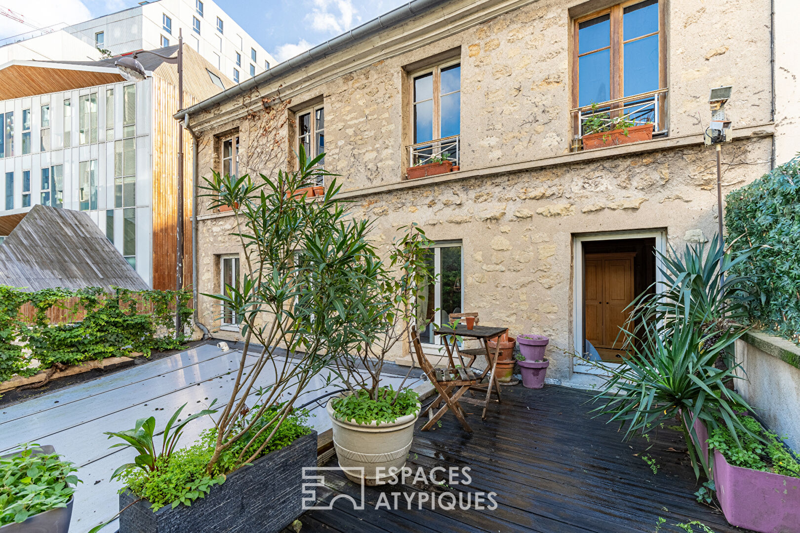 Duplex with green courtyard