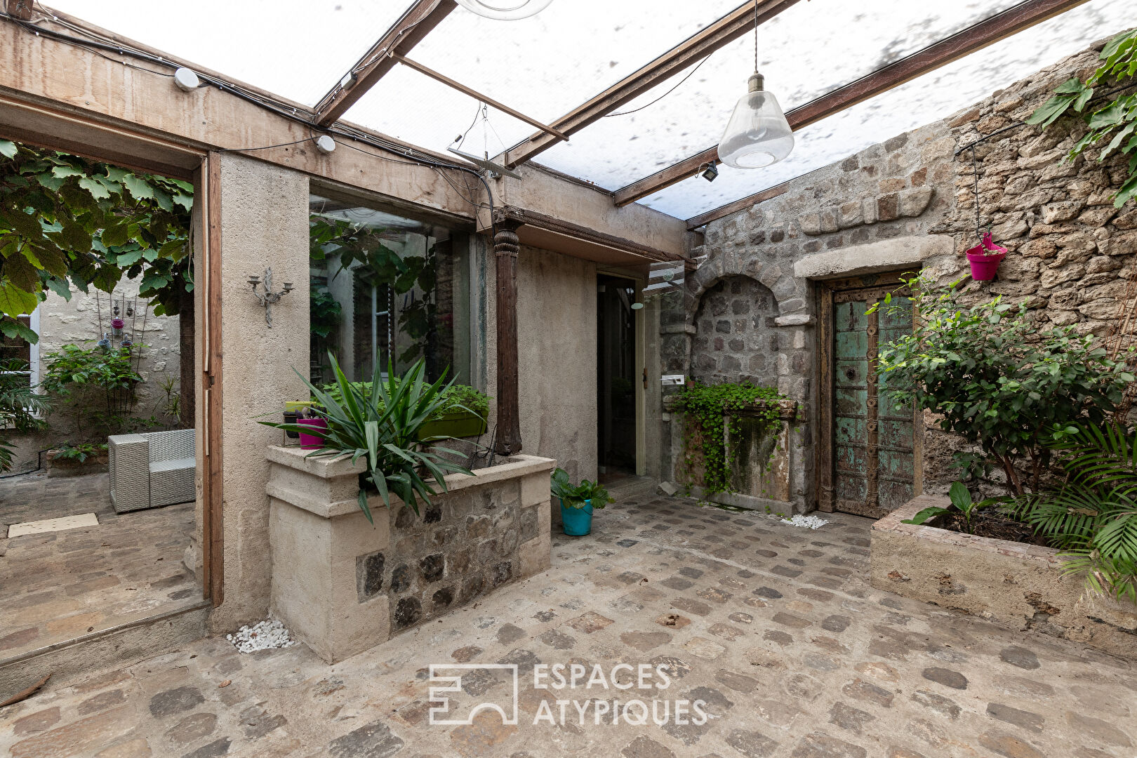 Duplex with green courtyard