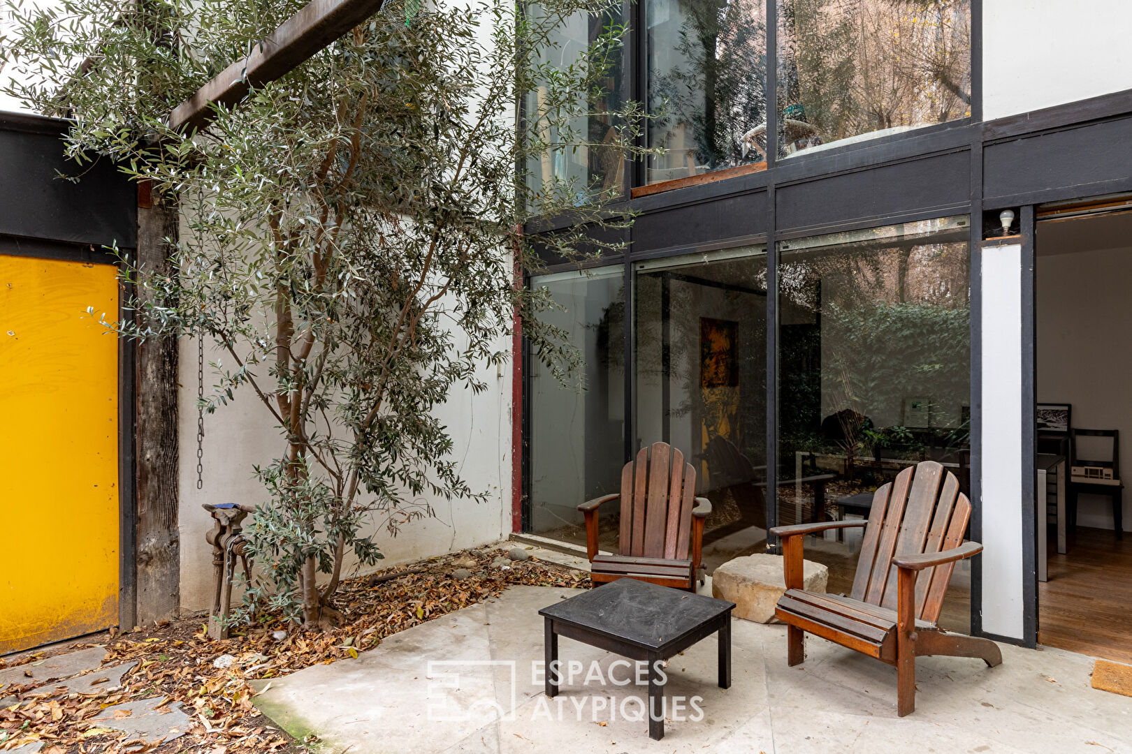 Artist’s house with workshop, terrace and garden