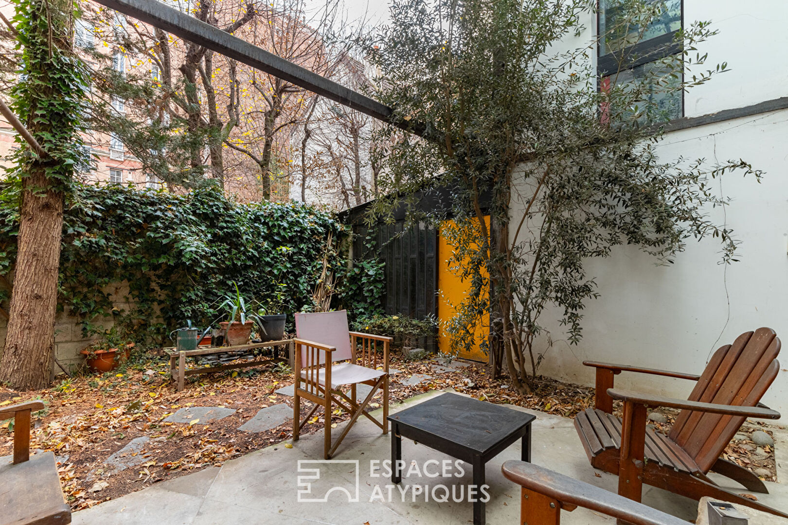 Artist’s house with workshop, terrace and garden