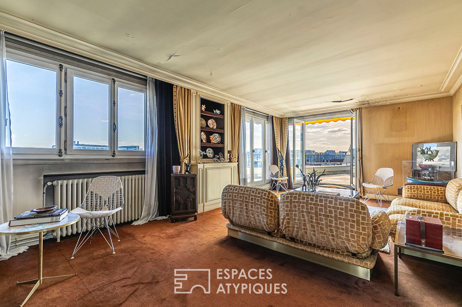 Alésia, proche du parc Montsouris, étage élevé avec terrasse, balcon et triple exposition