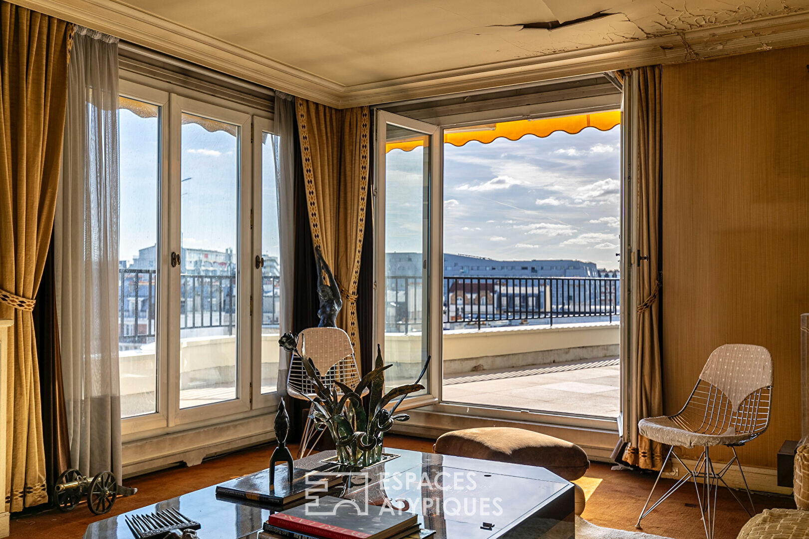 Alésia, near Montsouris park, high floor with terrace, balcony and triple exposure