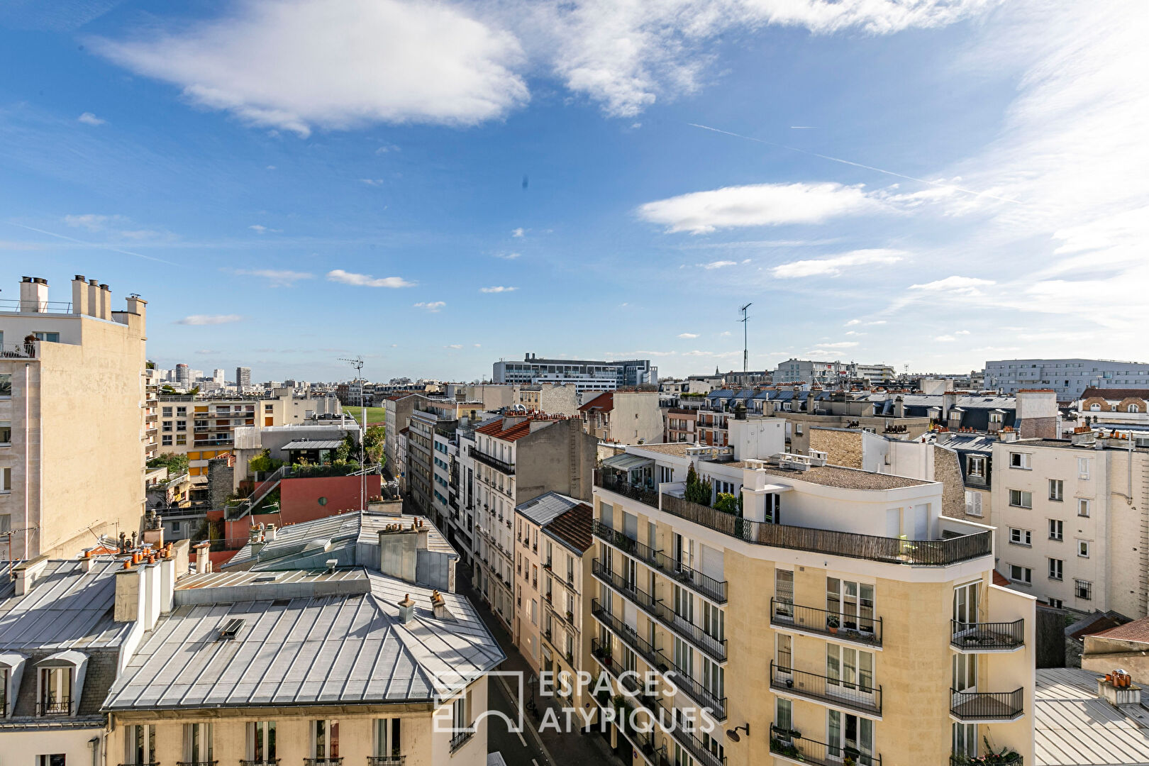 Alésia, proche du parc Montsouris, étage élevé avec terrasse, balcon et triple exposition