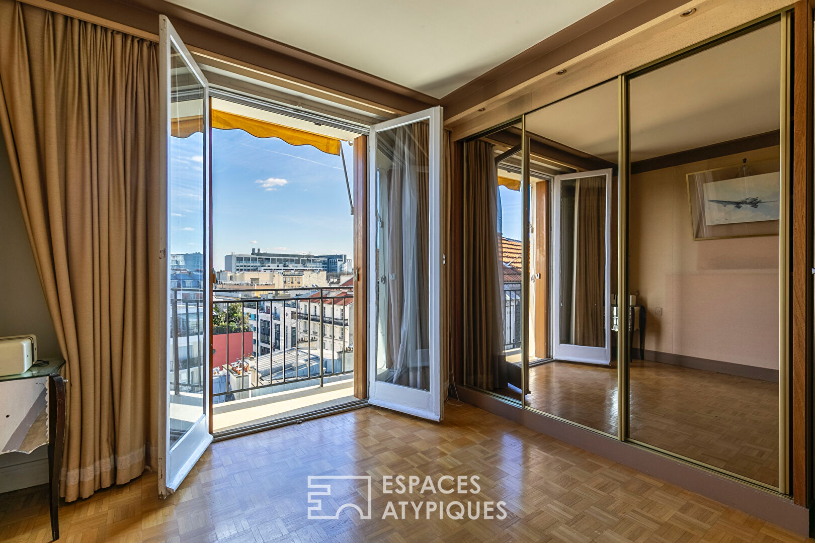 Alésia, near Montsouris park, high floor with terrace, balcony and triple exposure