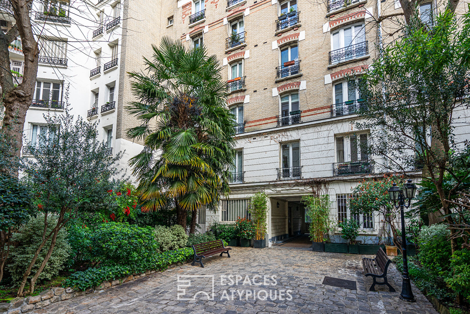 Dernier étage traversant quartier Gaité-Montparnasse