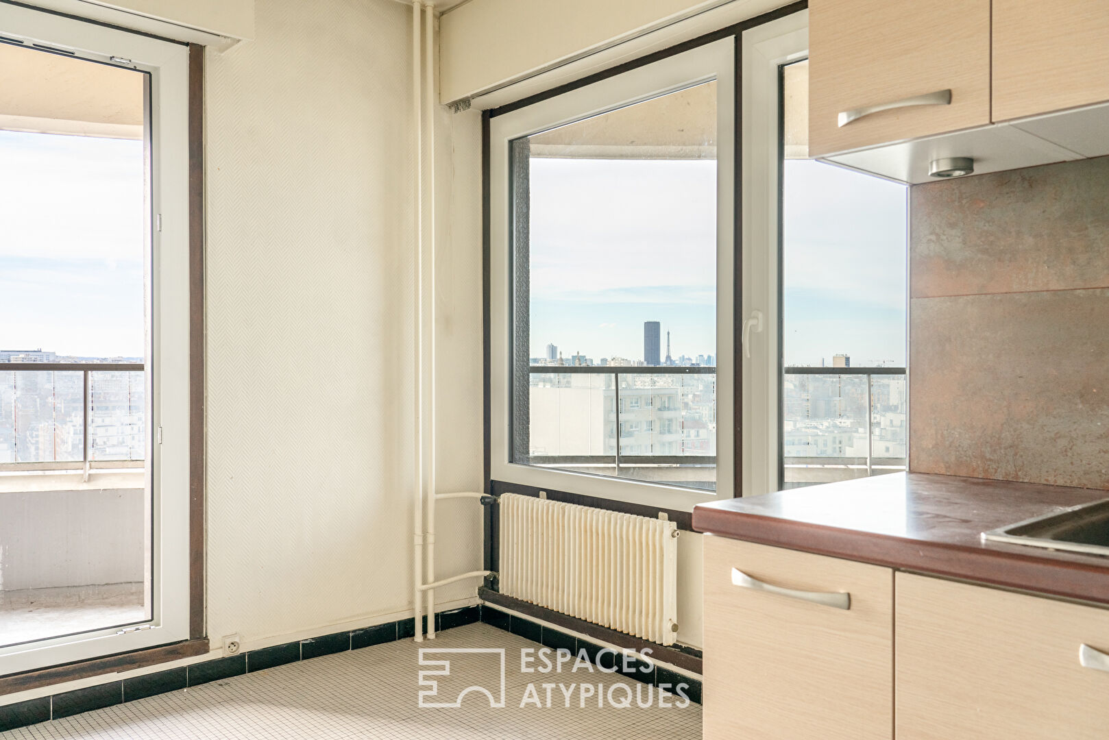 Etage élevé, 4 balcons, vue tour Eiffel, piscine, Métro Maison-Blanche