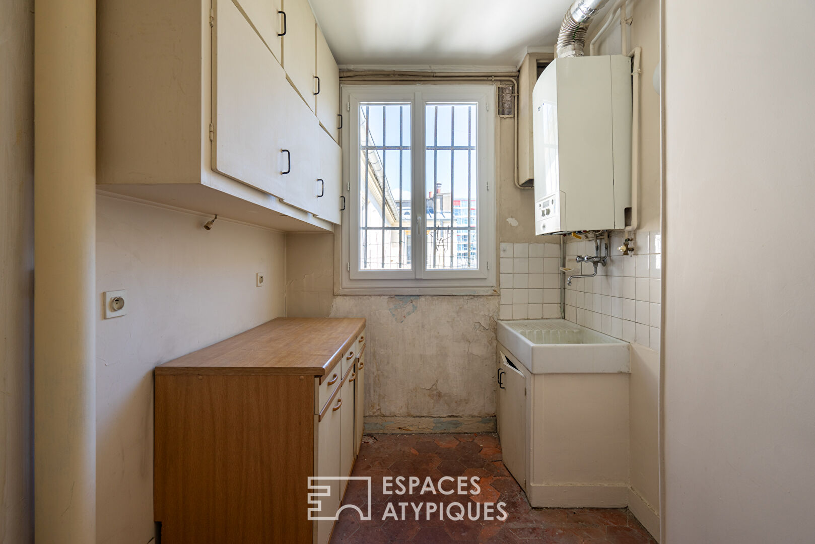 Top floor duplex to renovate