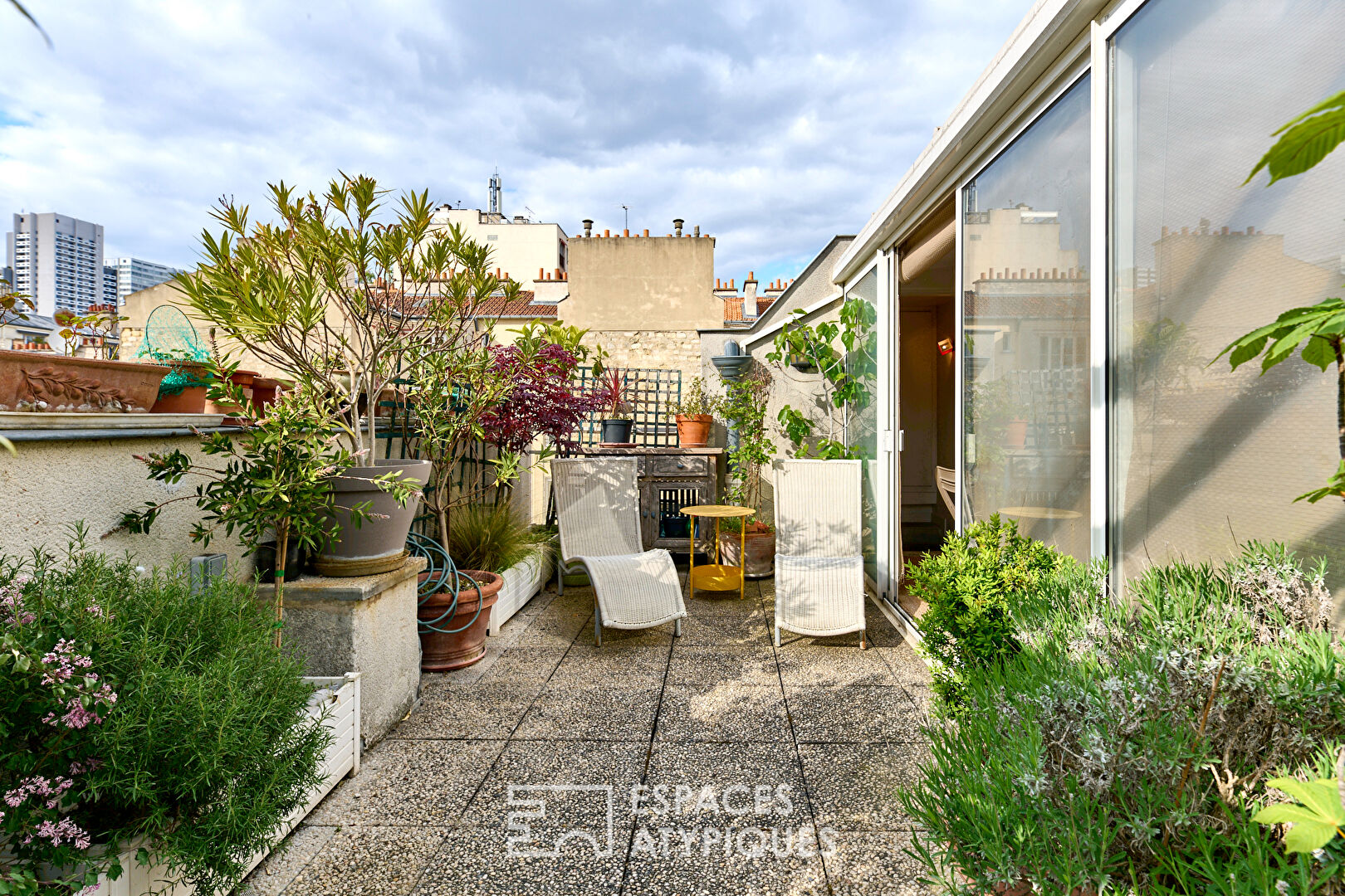 Place Saint-Charles, apartment with terrace and rooftop