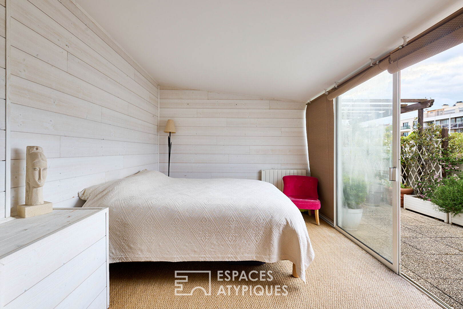 Place Saint-Charles, apartment with terrace and rooftop