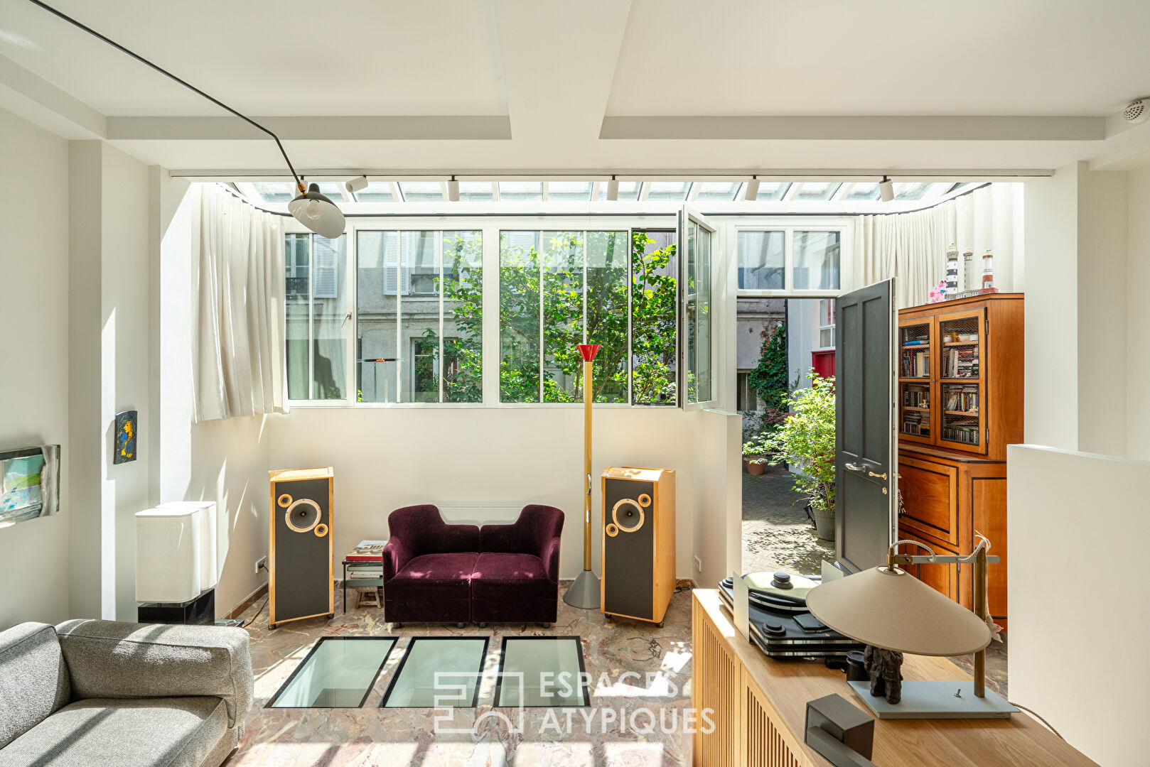 Rue Boissonade, Artist’s studio, close to the Raspail metro station and facing the 6th arrondissement