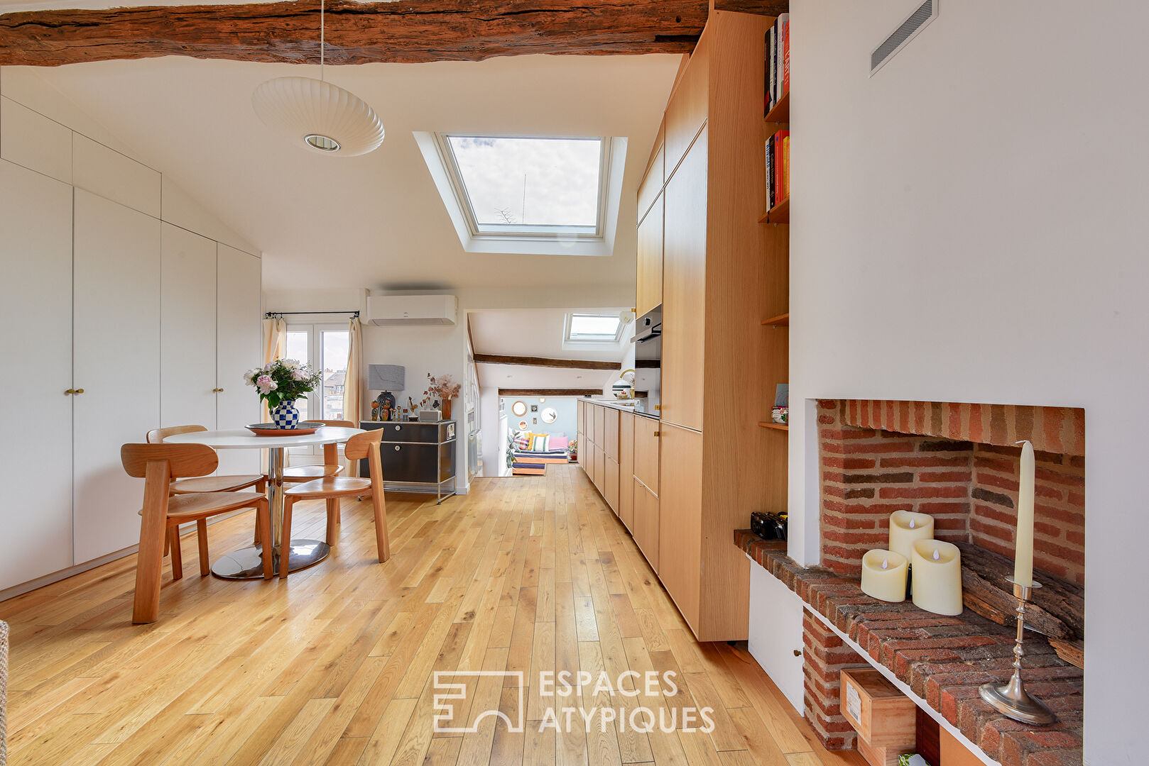 Quartier latin, proche des bords de Seine appartement au dernier étage avec véranda