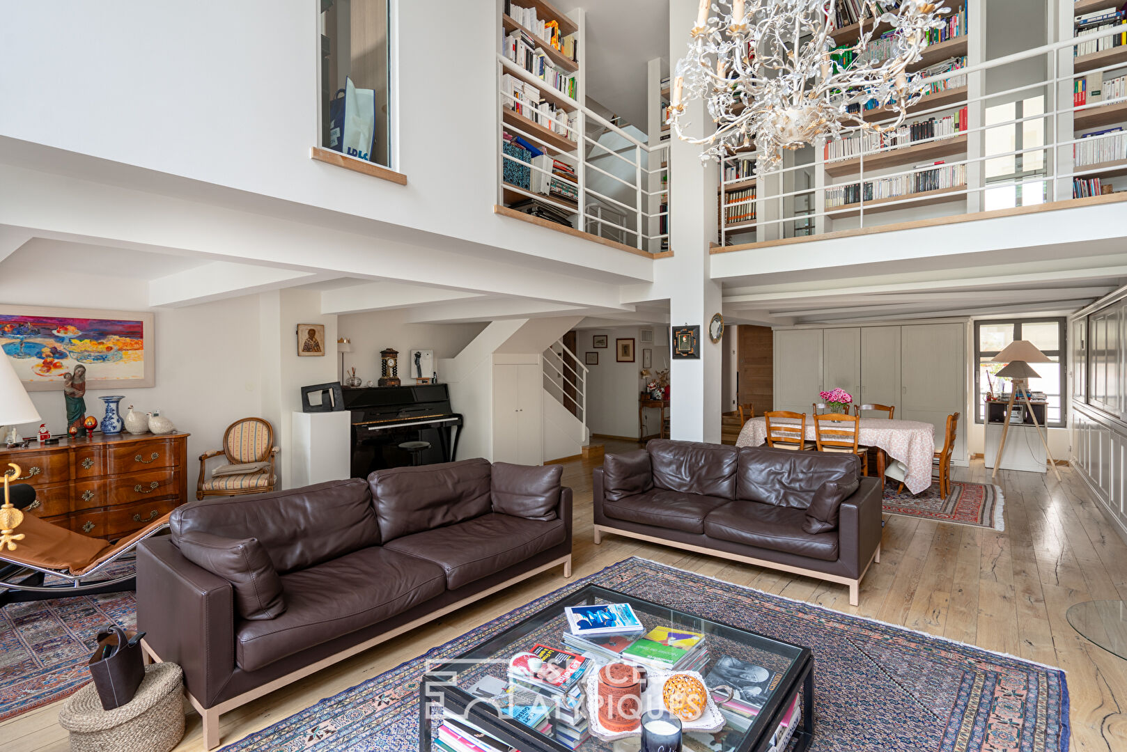 Quartier Luxembourg, atelier en triplex avec verrière ouverte sur une terrasse