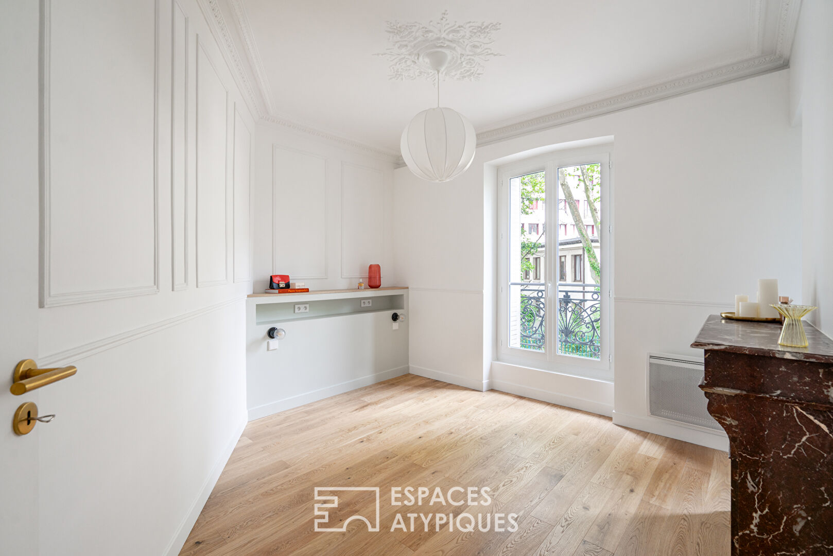 Croulebarbe district apartment redone by architect
