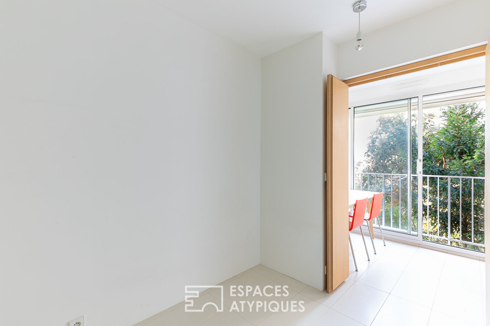 Renovated apartment with garden view, rue des artistes