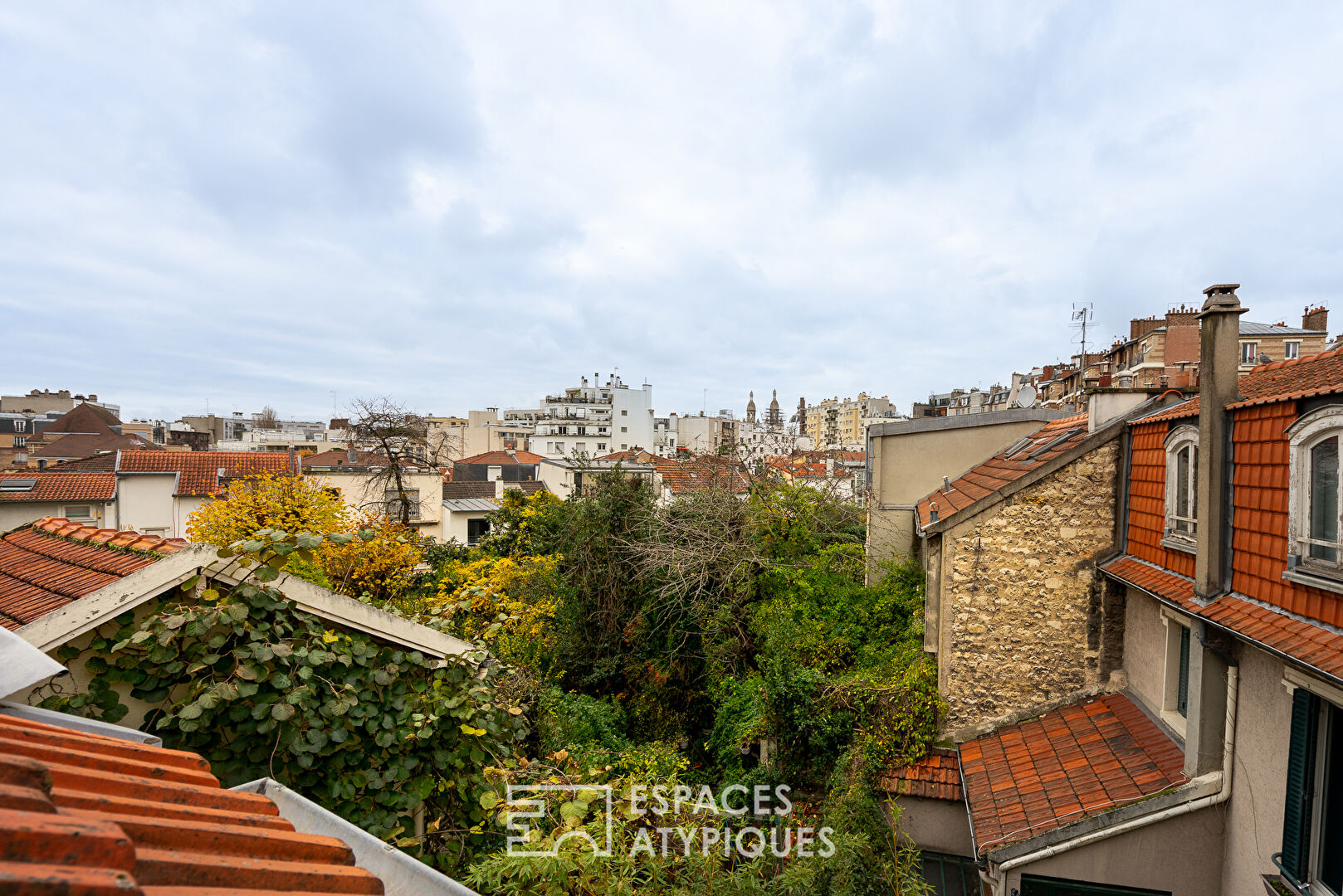 Maison ancienne avec cour dans le quartier des Peupliers