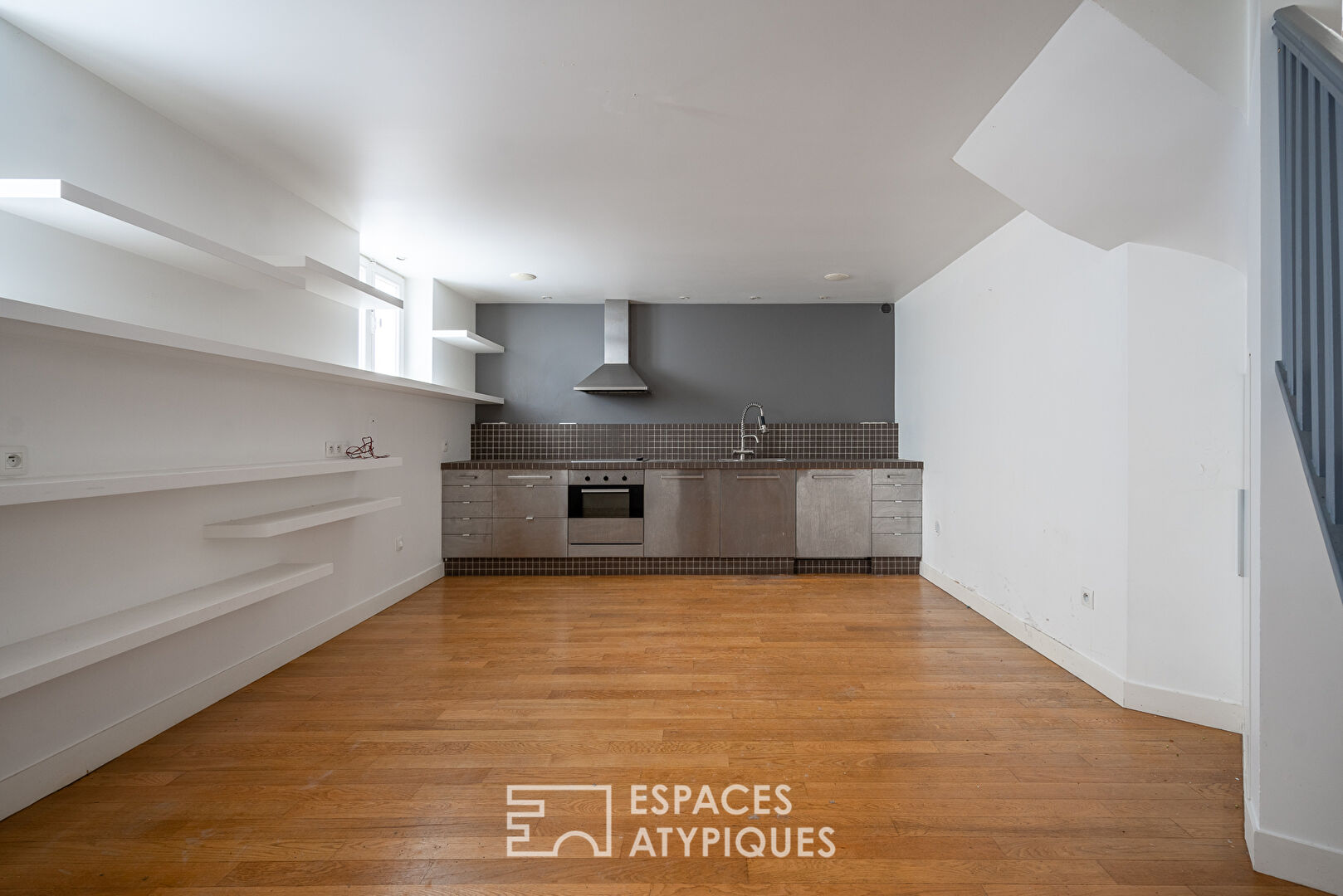 Maison ancienne avec cour dans le quartier des Peupliers
