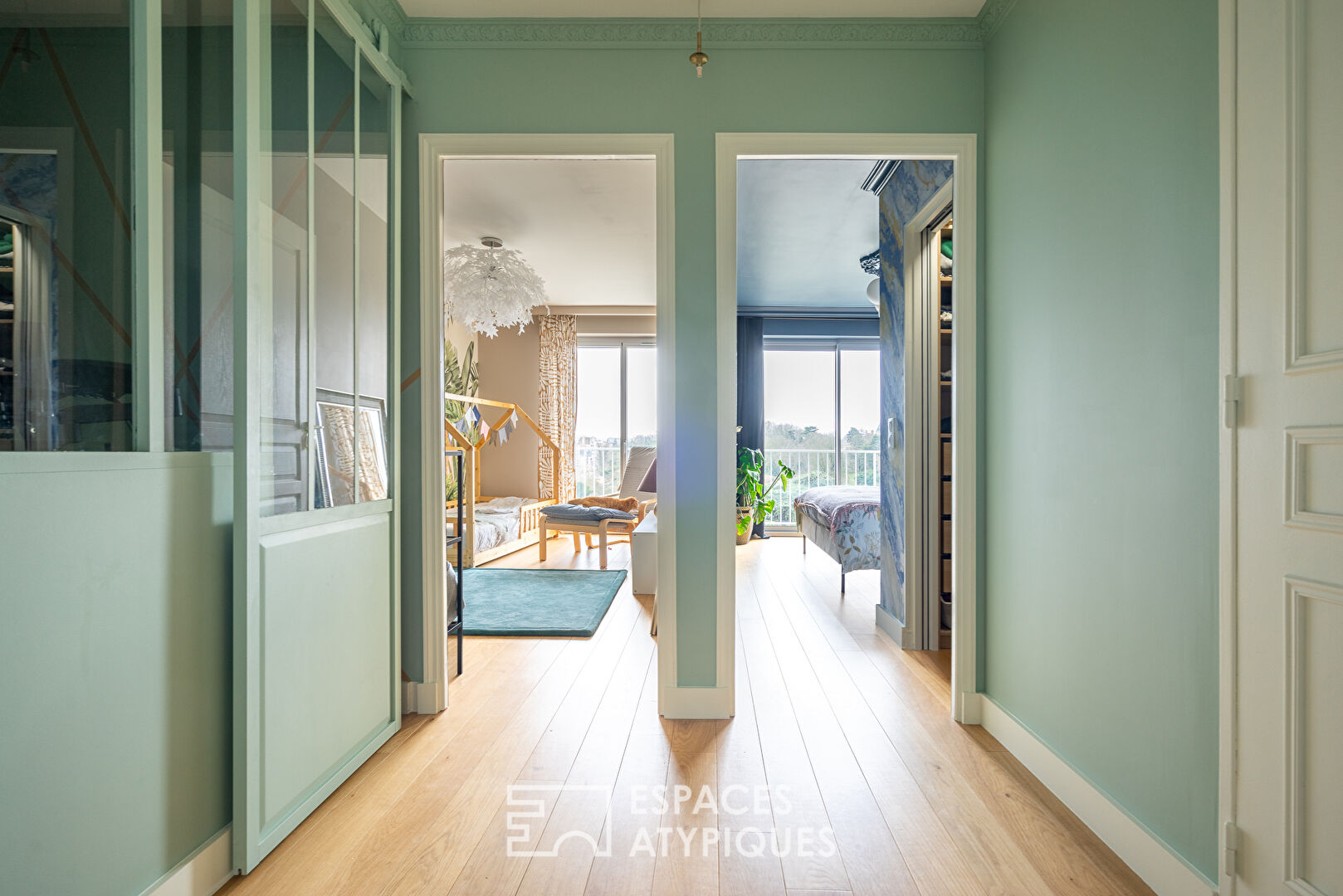 Architect’s apartment with balcony and panoramic view of Parc Montsouris