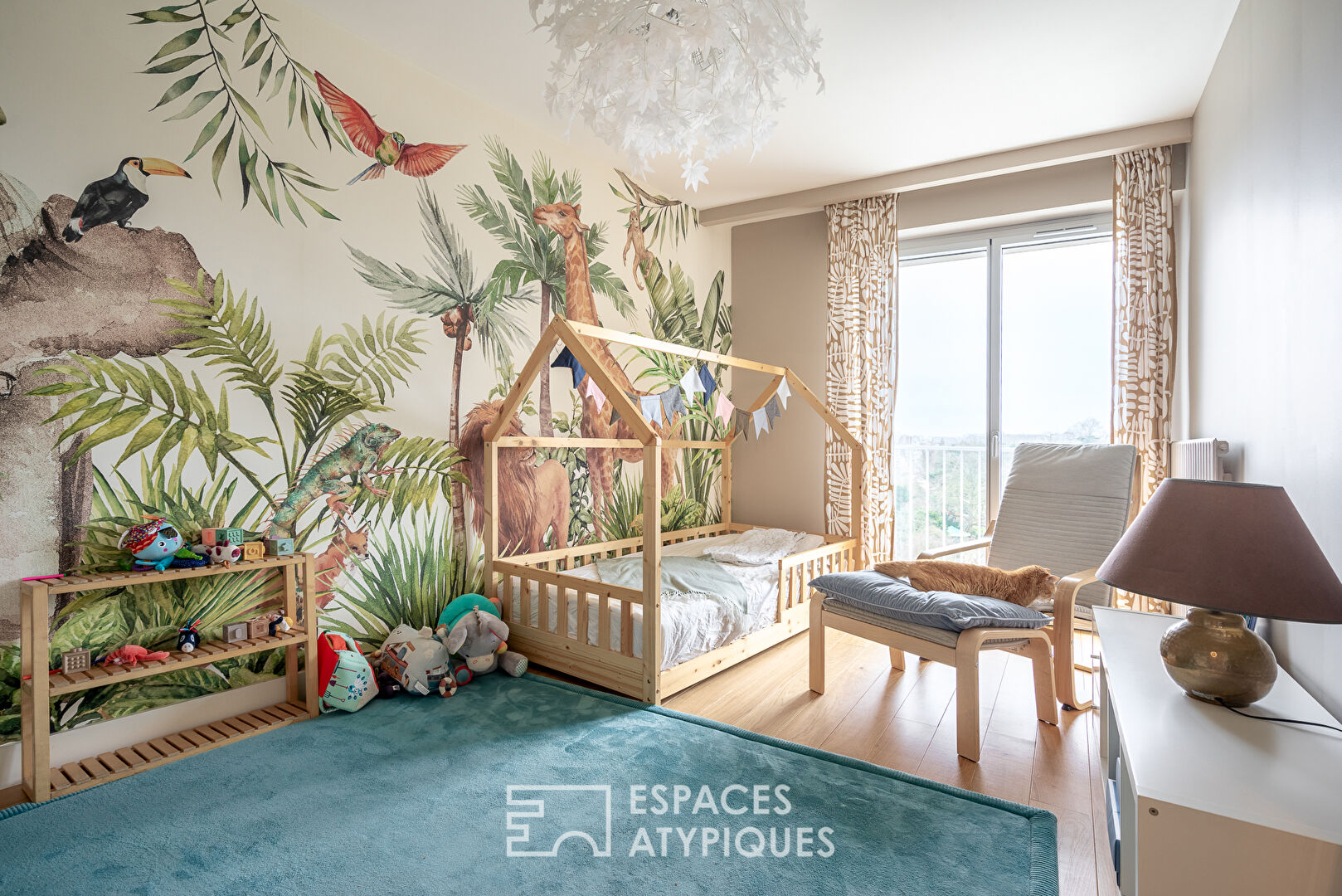 Architect’s apartment with balcony and panoramic view of Parc Montsouris